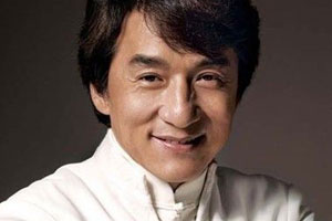 1226 娱乐 | 2012-12-26 15:08 成龙自曝持枪弹对峙黑帮事件持续延烧