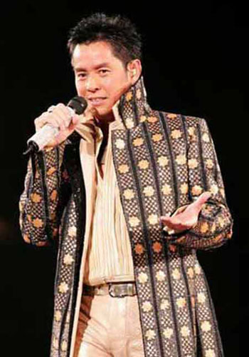 记者曝谭咏麟演唱会调侃校长 谭校长微博否认