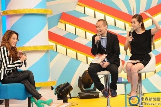 李玟：夜店上厕所获一百个保镖“围观”