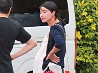 郭晶晶肚大如箩 与霍启刚同游泰国