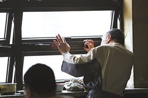 郭晶晶肚大如箩 与霍启刚同游泰国