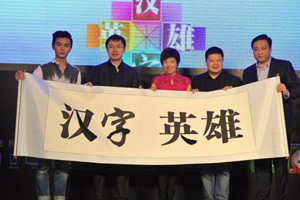 郭晶晶肚大如箩 与霍启刚同游泰国