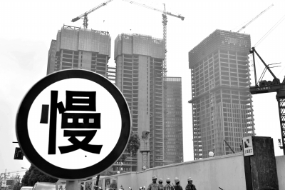 苍井空紧身衣走秀 陈琳前夫成其经纪人
