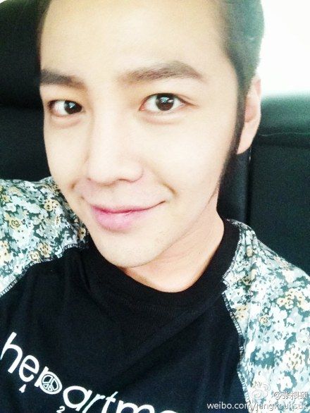 张根硕淡妆自拍显娇嫩 想来中国爬长城