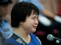 王宝强晒贴面照陪娇妻过生日