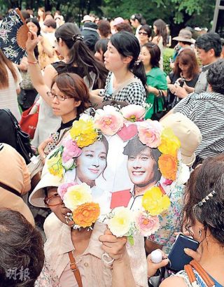 李秉宪迎娶李敏贞 张东健权相佑携妻出席