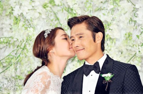 李秉宪迎娶李敏贞 张东健权相佑携妻出席