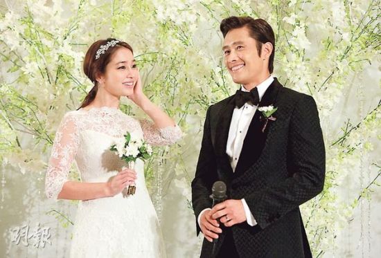 李秉宪迎娶李敏贞 张东健权相佑携妻出席