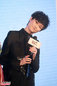 李宇春演唱会将穿透视纱裙 印花长t也有女王范