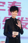 李宇春演唱会将穿透视纱裙 印花长t也有女王范