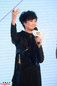 李宇春演唱会将穿透视纱裙 印花长t也有女王范