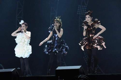 s.h.e 9月北京开唱 qq音乐圆梦奇幻三叶草灯海