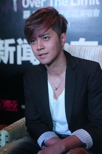 罗志祥深圳个唱自曝七夕安排 忙开会忙录新节目