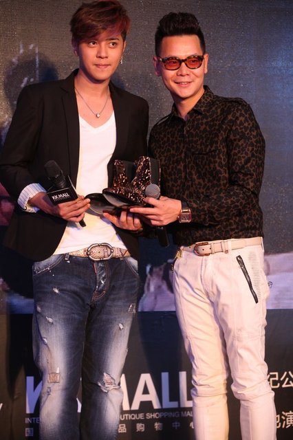 罗志祥深圳个唱自曝七夕安排 忙开会忙录新节目