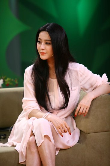 《<em>天下女人</em>》萌男李治廷对<em>范爷</em>有求必应_娱