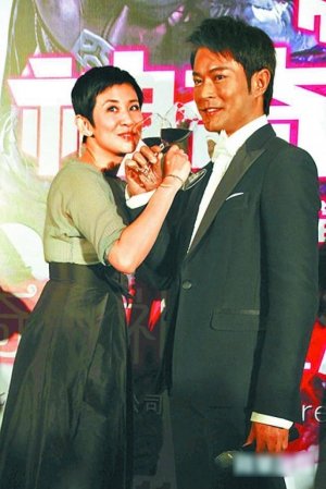 48岁吴君如再演“金鸡” 古天乐携张家辉扮嫖客