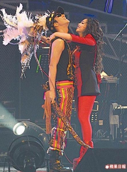 <em>王力宏</em>力挺<em>张惠妹</em>:你一句话我一定到_娱乐_南