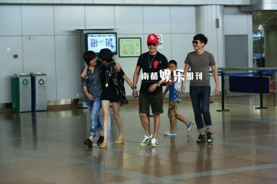 组图:曝郭京飞的<em>妻子</em>为鲍蕾亲妹 相恋一月闪婚