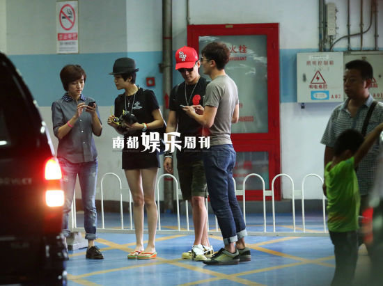 组图:曝郭京飞的<em>妻子</em>为鲍蕾亲妹 相恋一月闪婚