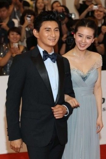 传吴奇隆与刘诗诗亲密同行 疑似因戏生情