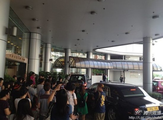 传郭晶晶已于19日晚十点剖腹产 霍家尚未回应