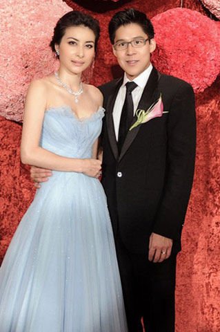 郭晶晶获赠一亿港币助产 霍家摆钟馗护胎(图)