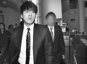 柳时元出席离婚调停案庭审 不承认家暴妻子