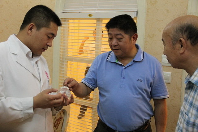 “老娘舅”李九松要整容 欲靠新颜击败周立波