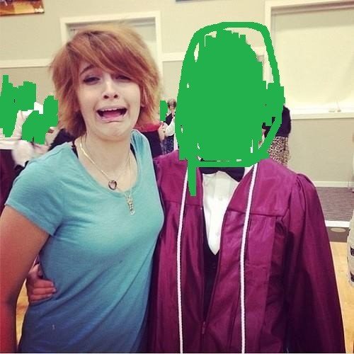 帕丽斯?杰克逊自杀后首次露面 已恢复快乐本性