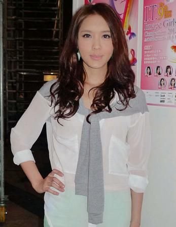 官恩娜表示不惧被验胸 自嘲尺寸小必属真货