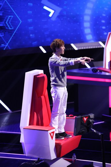 快男8进7：左立淘汰 华晨宇再次惊艳获小四力挺