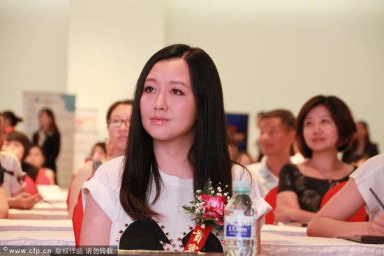 潘长江女儿产后身材恢复好 与朱媛媛同台比娇俏