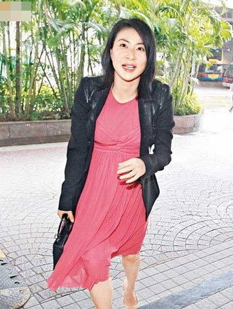 郭晶晶生子猜想:满月酒不大办 未来走贵妇路线