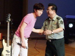 李双江首开腔谈儿子案件：我身体不好 不想多说