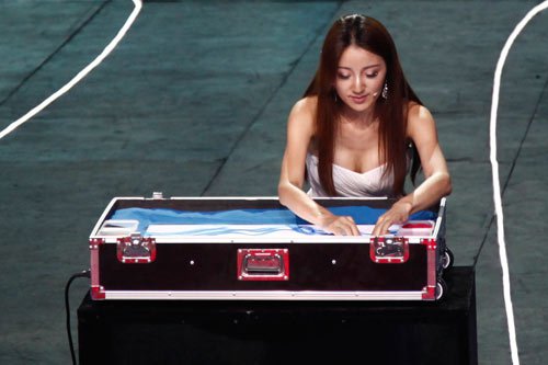 《也上春晚》毁三观的反串舞蹈 女神级沙画表演