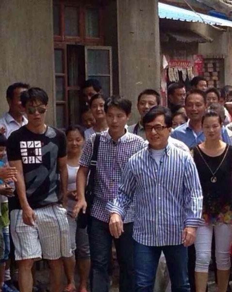 传成龙为唐朝宰相房玄龄后人 俩哥哥曾街头乞讨