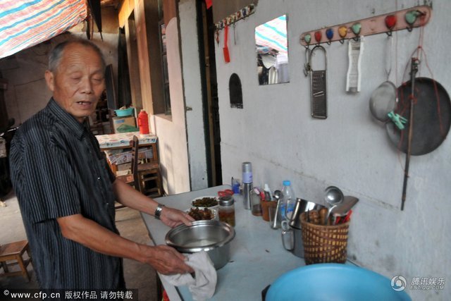 传成龙为唐朝宰相房玄龄后人 俩哥哥曾街头乞讨