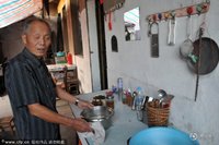 传成龙为唐朝宰相房玄龄后人 俩哥哥曾街头乞讨