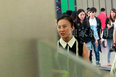 李宇春返京获大批粉丝接机 排场大震惊路人