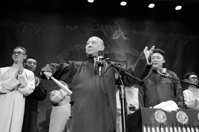 郭德纲举行收徒仪式 称马年春晚上不上没定