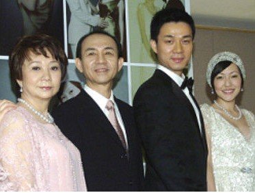 小s的公公被指炒股身心俱疲 传心脏不适送医