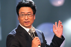 侧田mv打恶搞：吴彦祖成肌肉版小天鹅