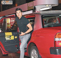 郭富城被问与内地嫩模绯闻变脸：不需要问啦