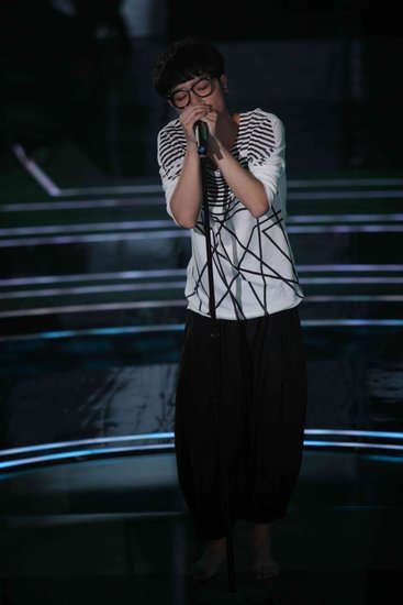 快男华晨宇获<em>美偶评委</em>宝拉力挺 鼓励其坚持自