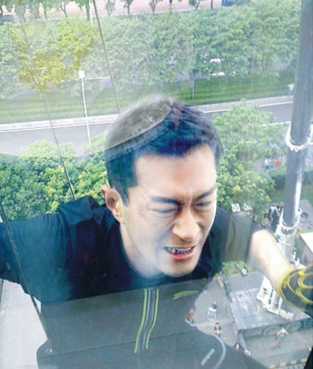 古天乐拍戏爬企业外墙被偷拍 白领围观一度停工