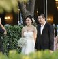 王朔女儿与新郎拥吻完婚 冯小刚主持交换婚戒