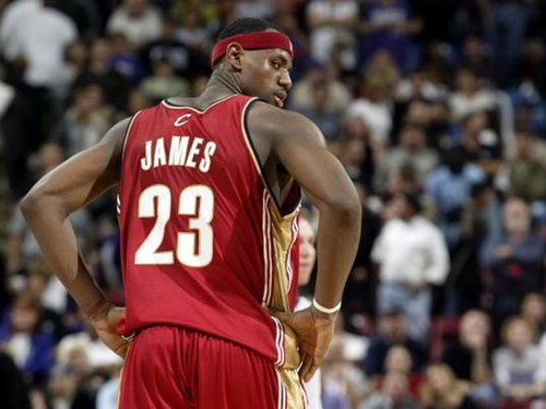 星播客十佳球 新秀詹姆斯飞人附体演滑翔暴扣