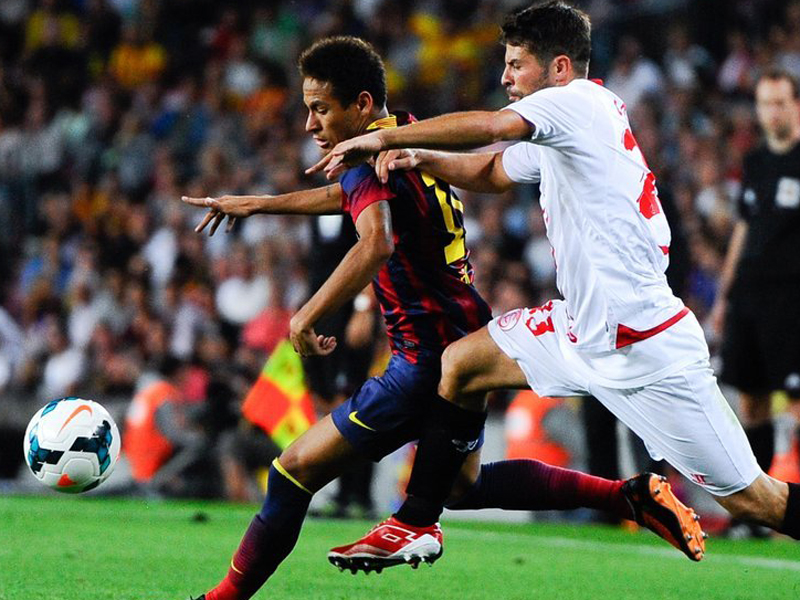 漂亮!内马尔脚后跟过人 长途奔袭赢得满堂彩