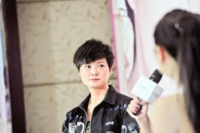 李宇春心酸王菲李亚鹏离婚 因短信缺席何洁婚礼