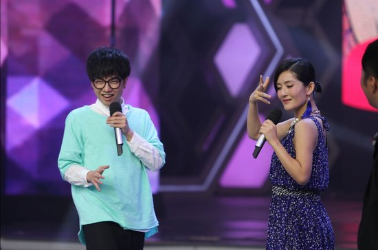 快男6强登《快本》舞台 华晨宇高音堪比陈奕迅